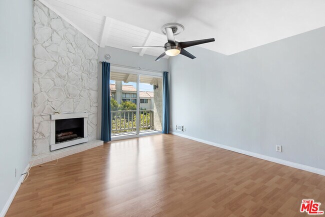 Foto del edificio - 8740 Tuscany Ave