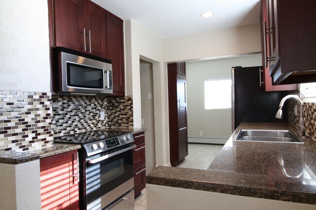 Building Photo - Updated house in great Englewood location.