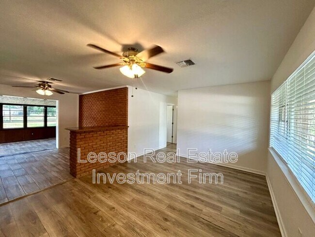 Building Photo - 3235 Caroline Dr