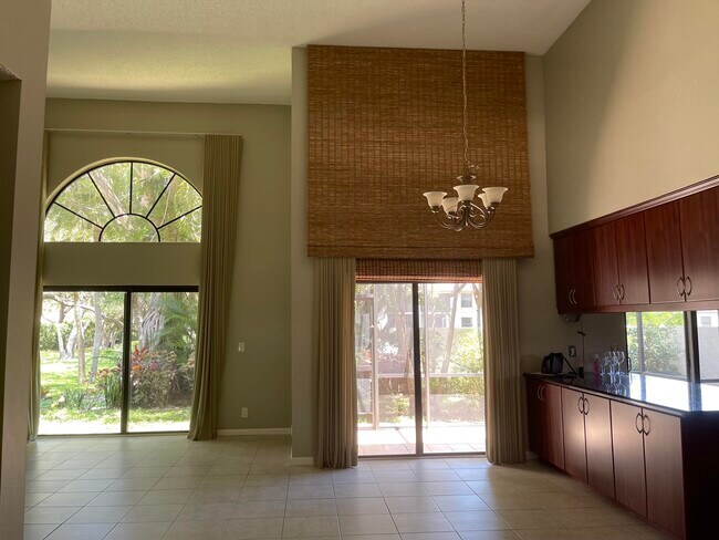 Building Photo - 3100 Kingswood Terrace