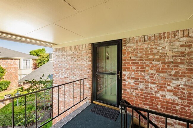 Foto del edificio - 7920 Rockwood Ln