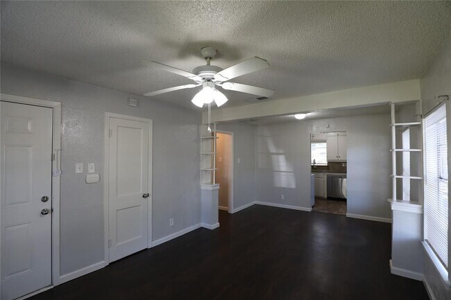 Building Photo - 1508 Axe Dr
