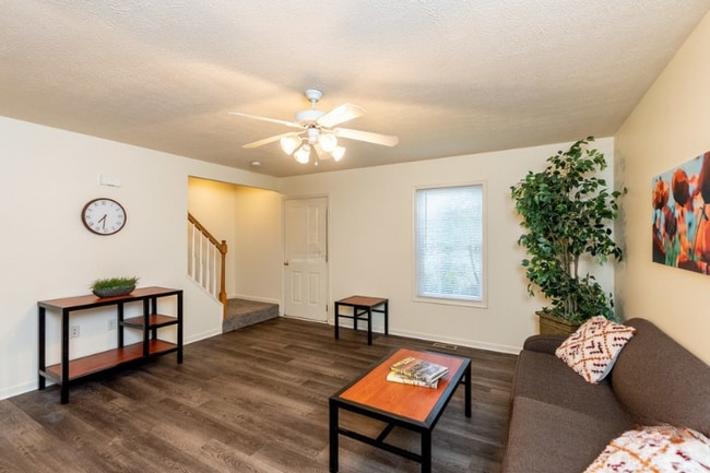 Building Photo - Glenside Townhomes