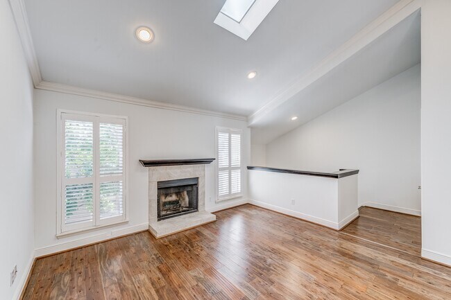 Foto del edificio - 708 Fowler St