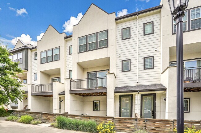 Building Photo - $2,680 - 2 Bed, 2.5 Bath Townhome in Broom...
