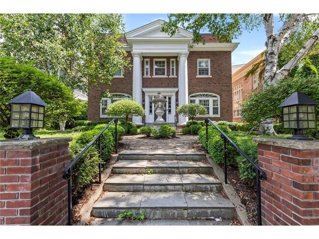 Foto del edificio - 1785 Dupont Ave S