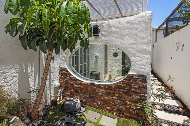 Building Photo - 6590 Fountains Cir