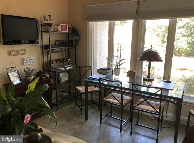 Foto del edificio - 1024 Rustling Oaks Dr
