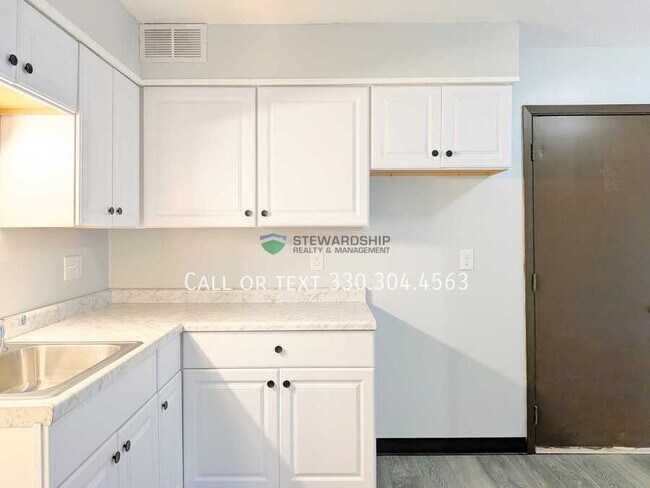 Building Photo - 310 Engadine Ct