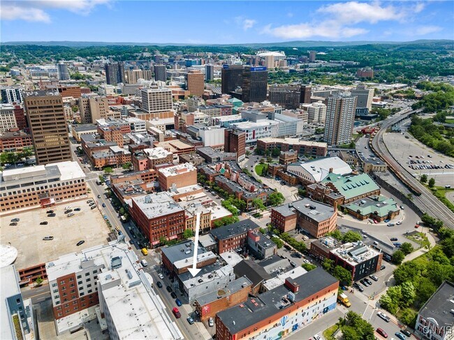 Foto del edificio - 317 W Fayette St