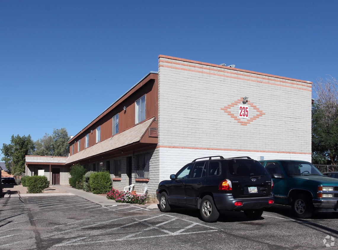Primary Photo - 235 W Jacinto St