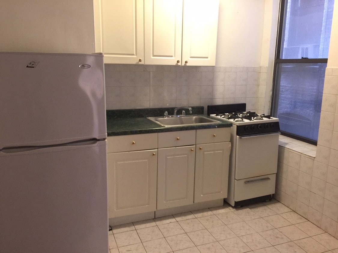 Primary Photo - 240 W 104th St
