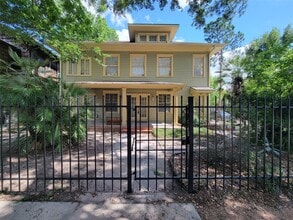 Building Photo - 815 Sul Ross St