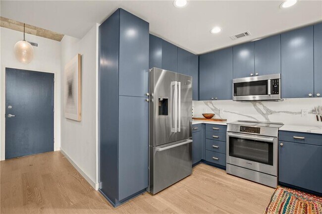 Building Photo - 360 Nueces St