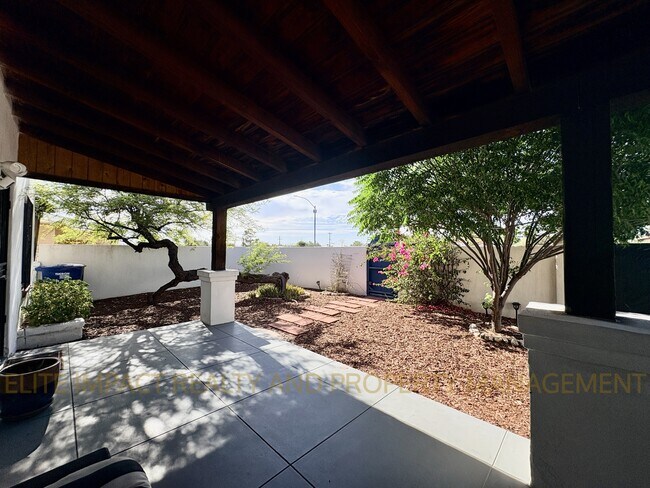 Foto del edificio - 1718 E Grant Rd