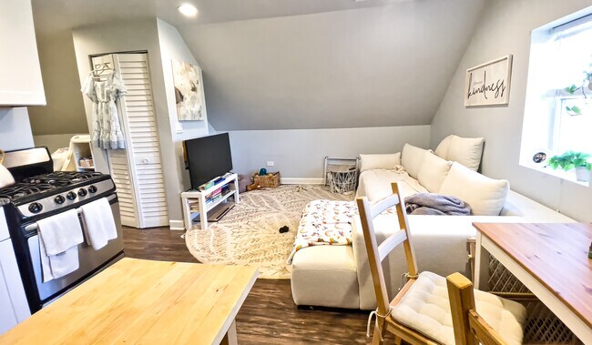Foto del edificio - 2656 N Ashland Ave