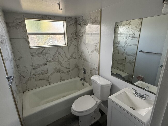 Building Photo - 105 SW 5th Ave