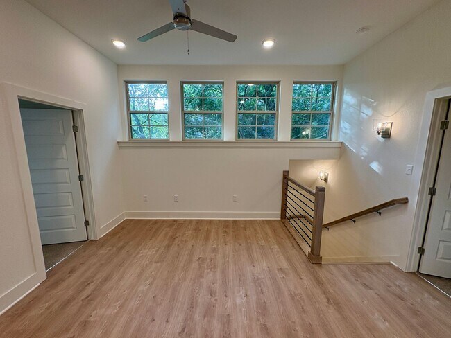 Foto del edificio - 2bd/2ba House with large Garage!