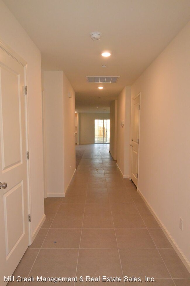 Foto del edificio - 4 br, 3 bath House - 3330 N. Garden