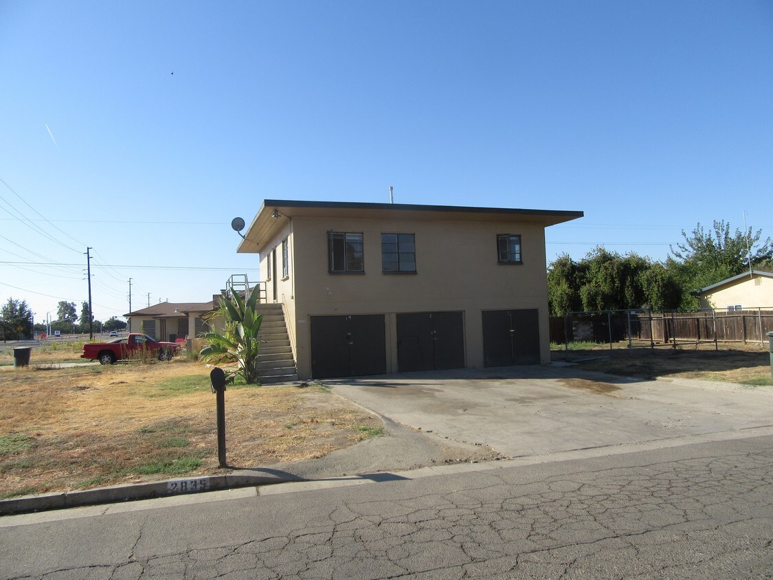 999 S Lovers Ln, Visalia, CA 93292 Apartments in Visalia, CA