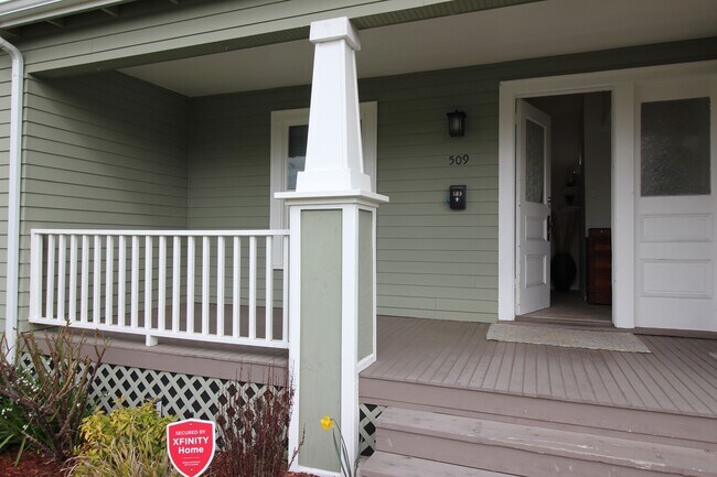 Front porch - 509 Northeast Lincoln Street