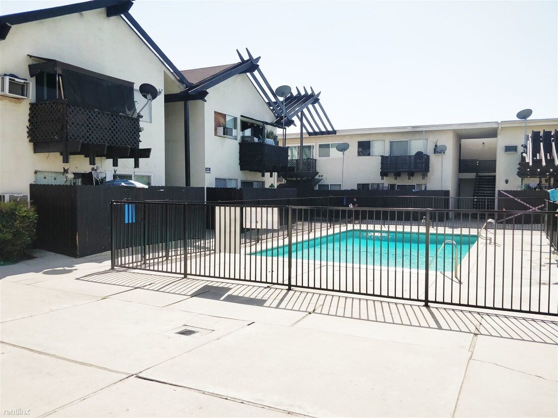 Primary Photo - 6633 Vineland Ave