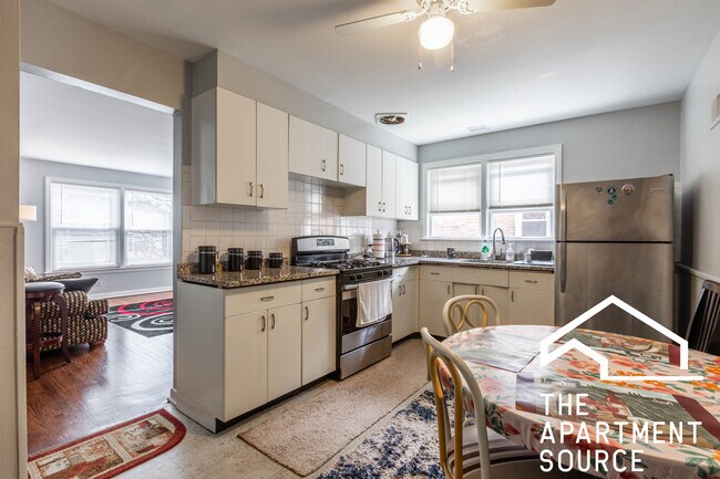 Building Photo - 9056 Lamon Ave