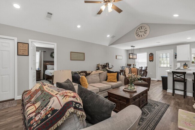 Foto del edificio - 3 bedrooms 2 bathrooms