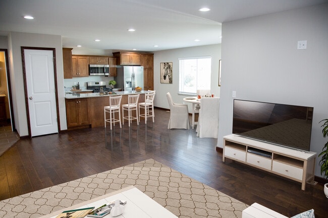 Building Photo - 6383 Osage Dr