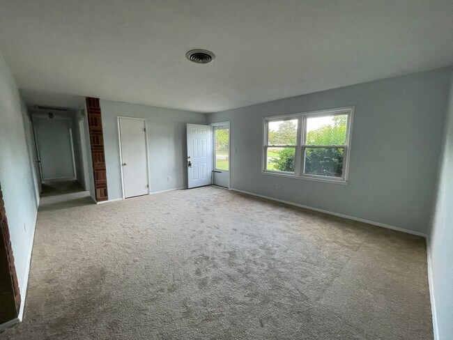 Foto del edificio - 4 bedroom Ranch in Lark Downs!