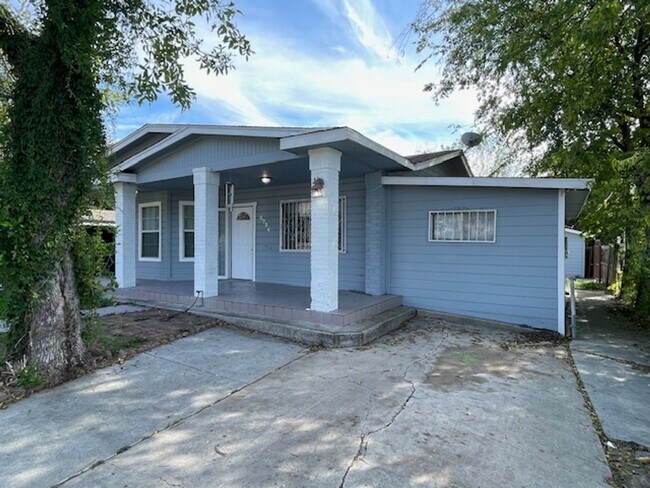 Foto del edificio - 3 br, 3 bath House - 3724 W Salinas St