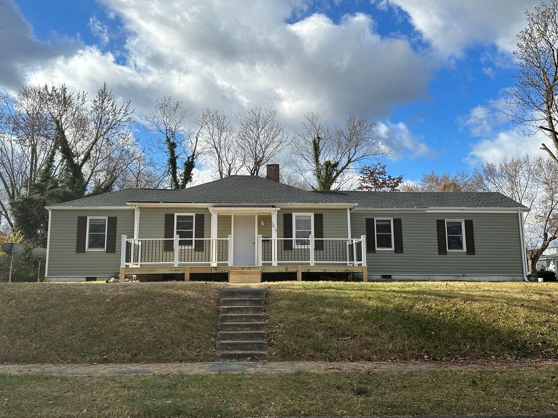 Primary Photo - 4 Bedroom / 2 Bath Home Kingsport, TN