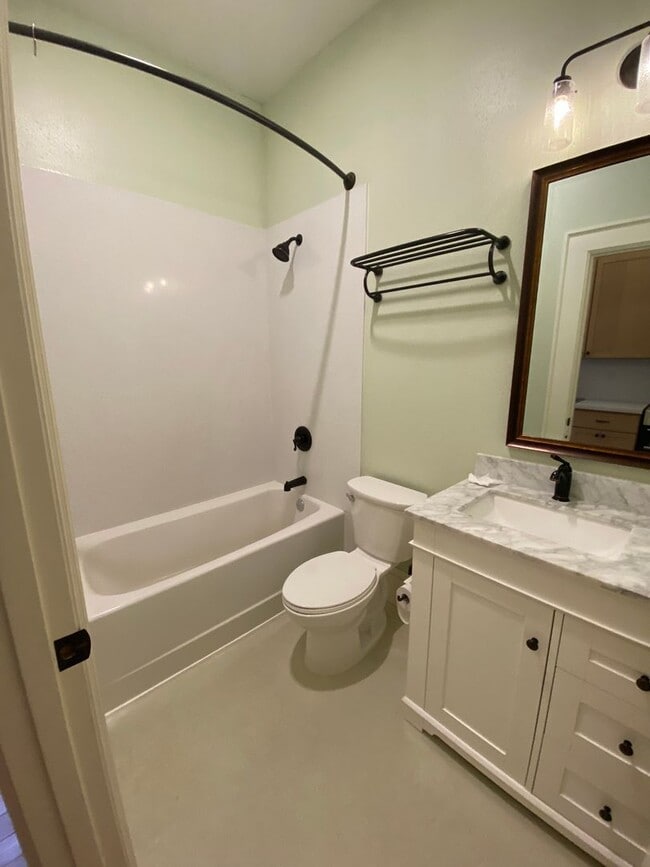 Building Photo - Cute 1bd/1bth in Cottage Grove w/ Stainles...