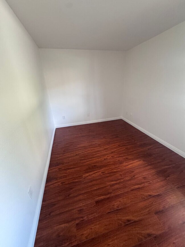 Foto del edificio - 4 bed townhouse central  Clairemont