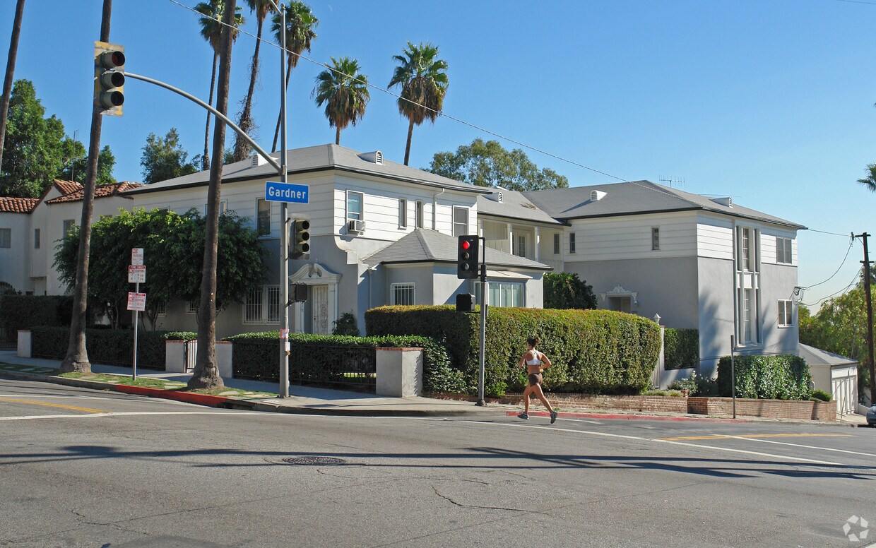 Primary Photo - 7470 Hollywood Blvd