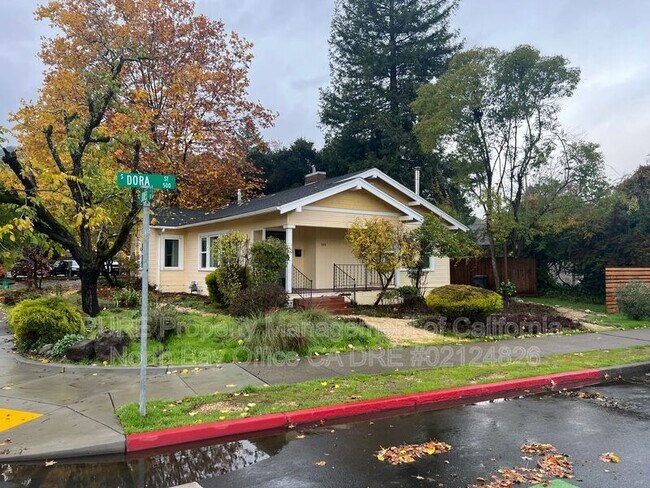 Building Photo - 590 S Dora St