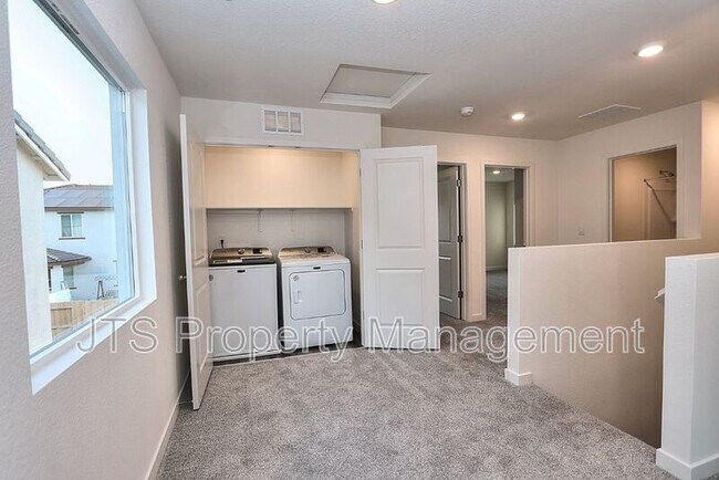 Foto del edificio - 2289 Shady Tree Cir