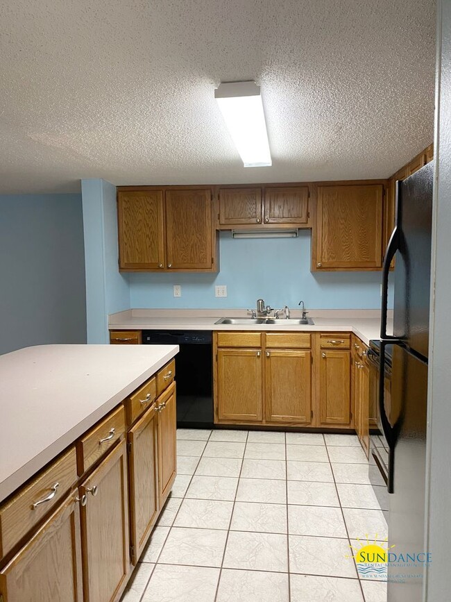 Foto del edificio - Great 3 Bedroom Townhouse Close to Both Ba...