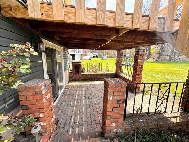 Foto del edificio - 37 Woodmont Dr