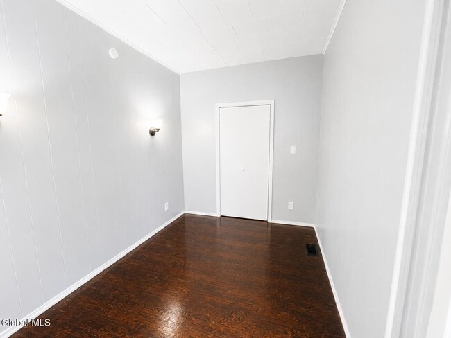 Foto del edificio - 359-361 Forest Ave