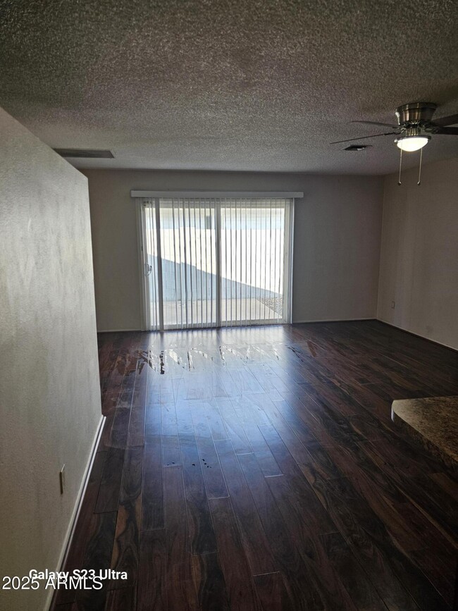 Building Photo - 1407 E Del Rio Dr
