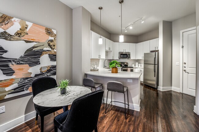 Interior Photo - 2929 Wycliff