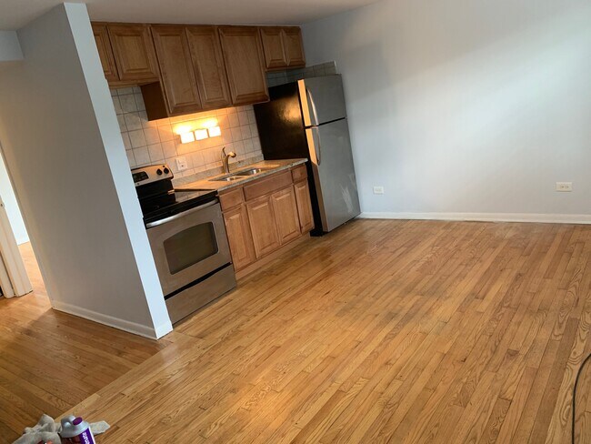 Kitchen - 8027 W Foster Ln