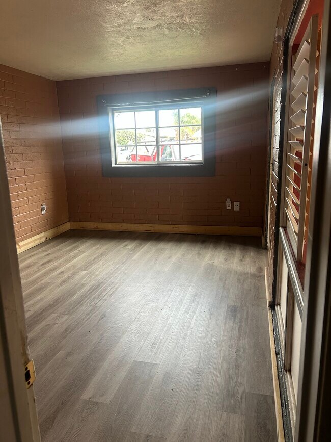 Foto del edificio - 155 E 15th Ave