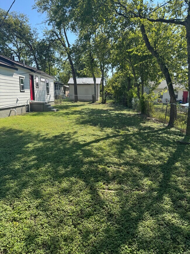 Foto del edificio - 1108 Culp Ave