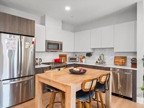 Building Photo - 9 Central St