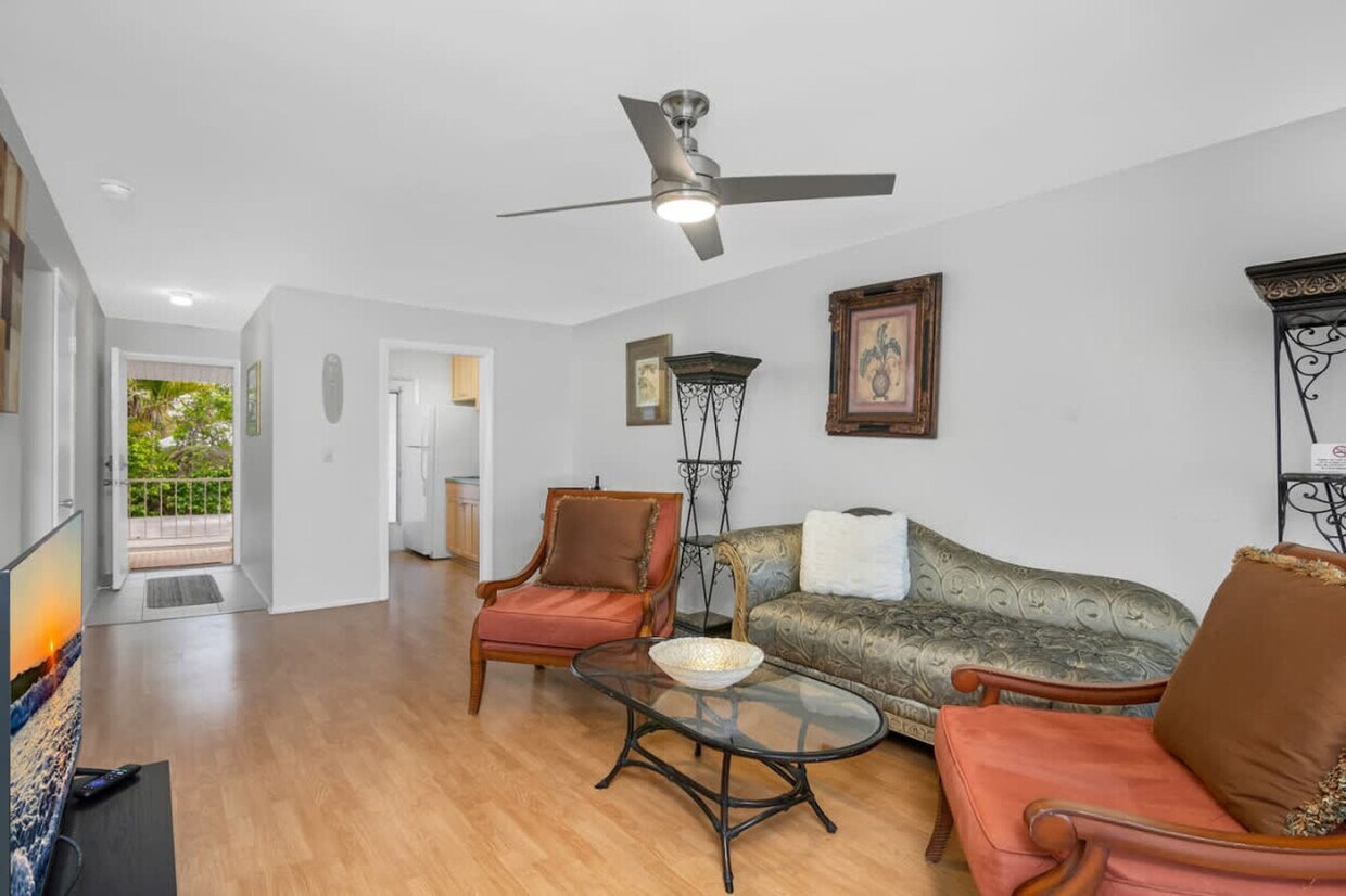 Foto principal - 817 Central Ave