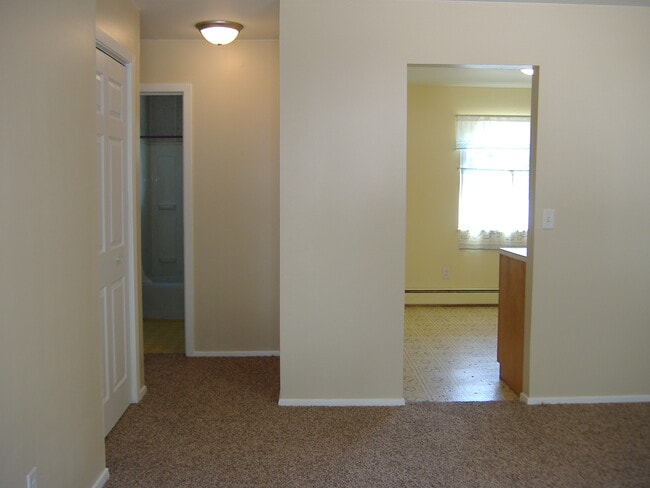 Building Photo - 717 6th Ave