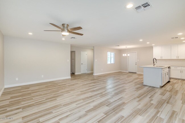 Building Photo - 2731 S Rita Ln