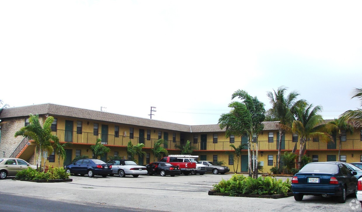 Primary Photo - Palm Grove Apartments